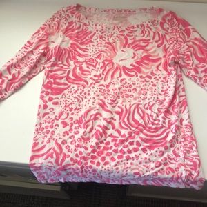 Gently used quarter sleeve shirt